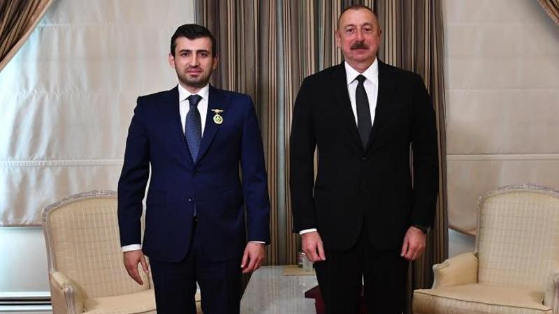 Aliyev, Selçuk Bayraktar'a 'Karabağ Nişanı' taktı