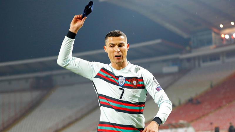 Ronaldo'nun fırlattığı kaptanlık bandı, SMA hastası bir bebeğe yardım için 75 bin dolara satıldı