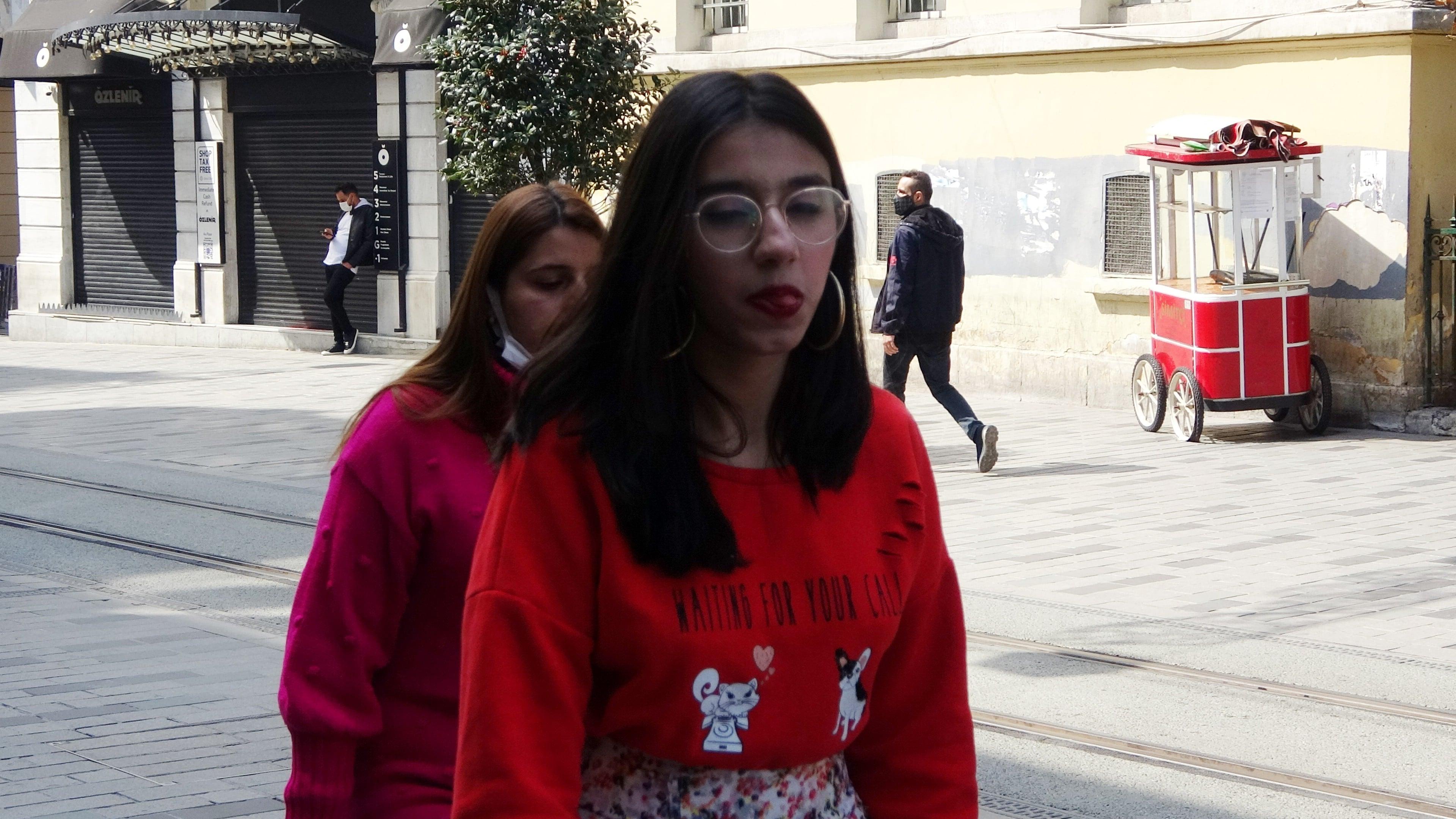 İstiklal Caddesi'ndeki kalabalık kısıtlama sonrası yine aynı