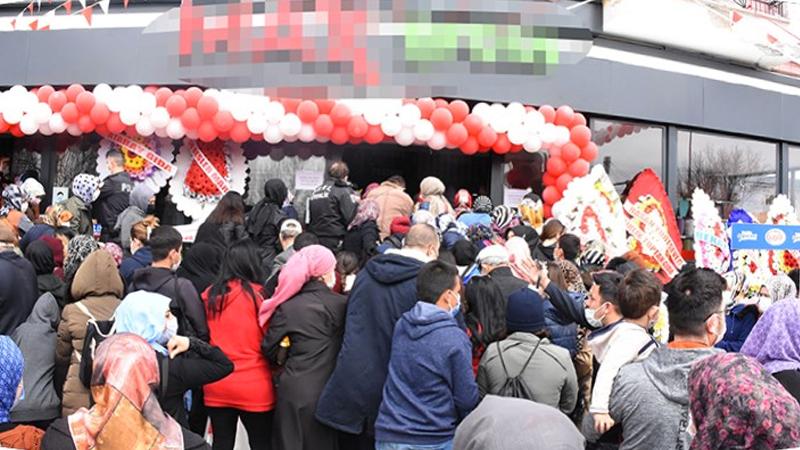 Açılışında sosyal mesafe kuralının ihlal edildiği markete 4 gün kapatma ve idari para cezası