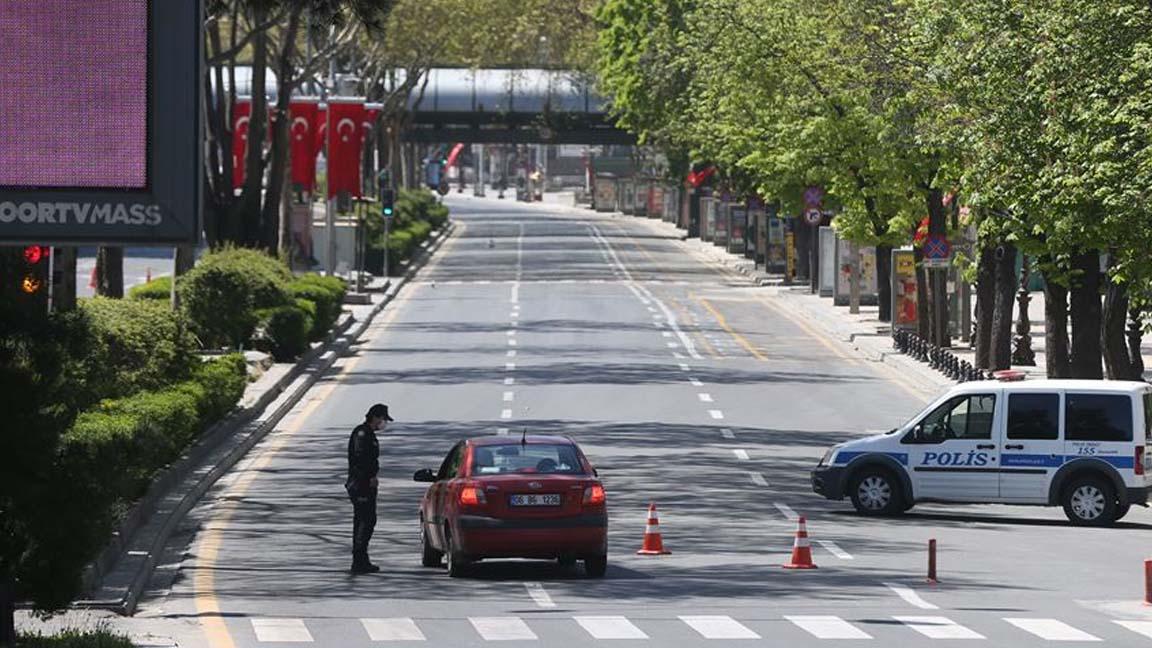 İçişleri Bakanlığı'ndan hafta sonu sokağa çıkma kısıtlamasına ilişkin açıklama; risk grubuna göre saatler belirlendi 