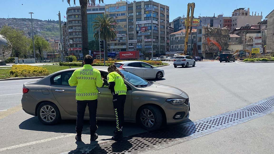 Vaka sayılarının arttığı İzmir'de halk güneşli havaya rağmen evde kaldı