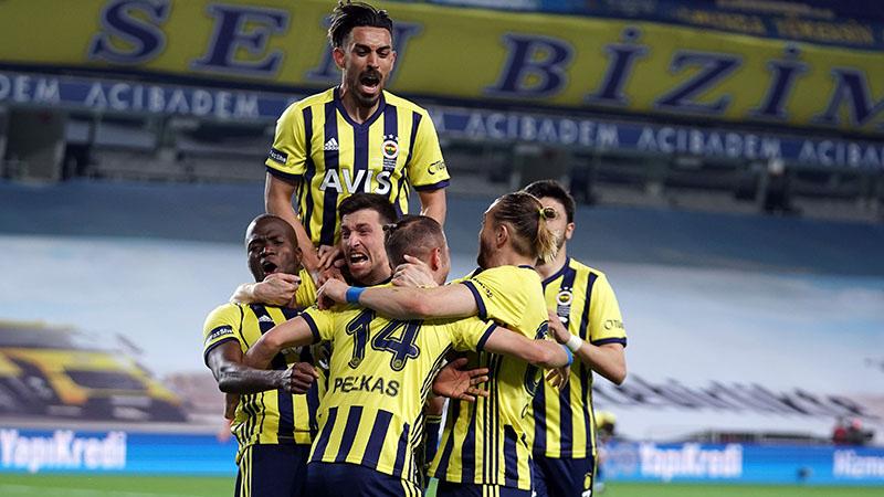 Başakşehir-Fenerbahçe maçının ilk 11'leri belli oldu