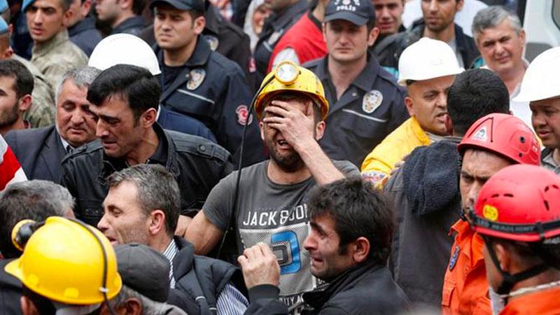 CHP’li Özel: Soma’nın faillerini serbest bırakan o el salonda ve rahat durmuyor