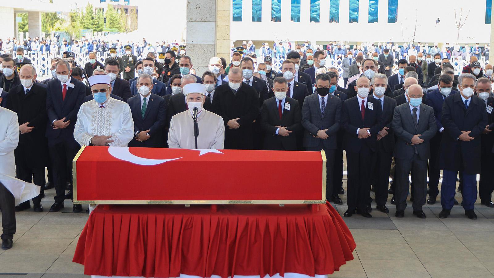 Eski Başbakan Yıldırım Akbulut son yolculuğuna uğurlandı