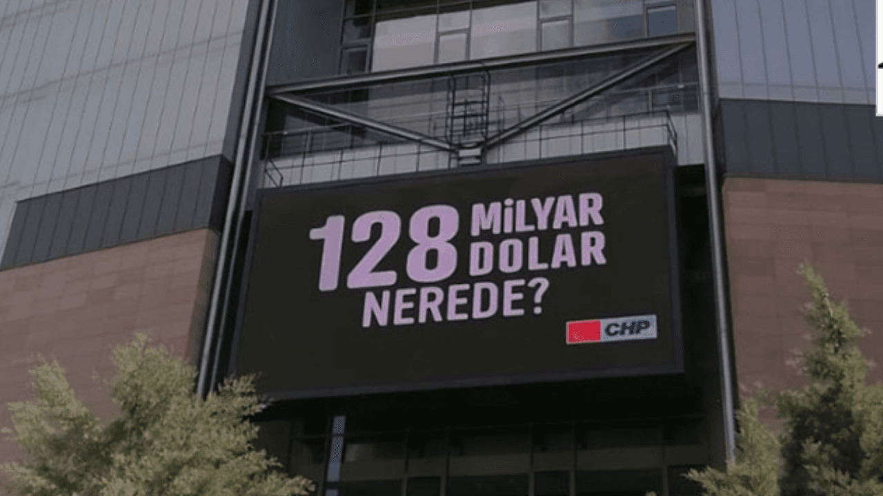 CHP,  bu kez "128 milyar dolar nerede" sorusunu Genel Merkez'e asılan dijital ekranla sordu