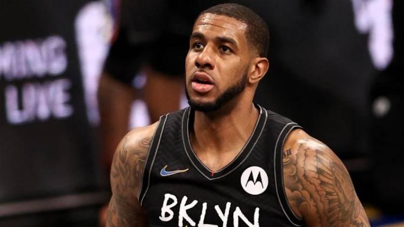 Maçta kalp ritminin düzensizleştiğini açıklayan LaMarcus Aldridge basketbolu bıraktı