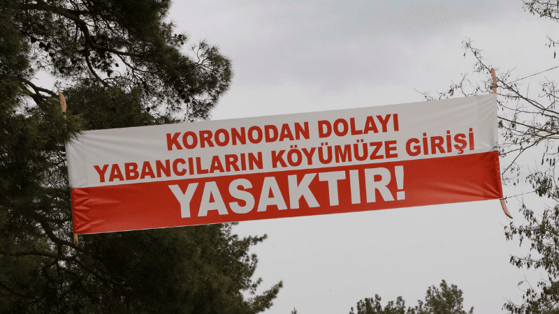 Koronavirüs nedeniyle yabancıların köye girişini yasakladılar