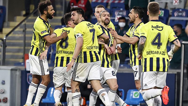 Fenerbahçe, yenik duruma düştüğü maçta Başakşehir'i devirdi