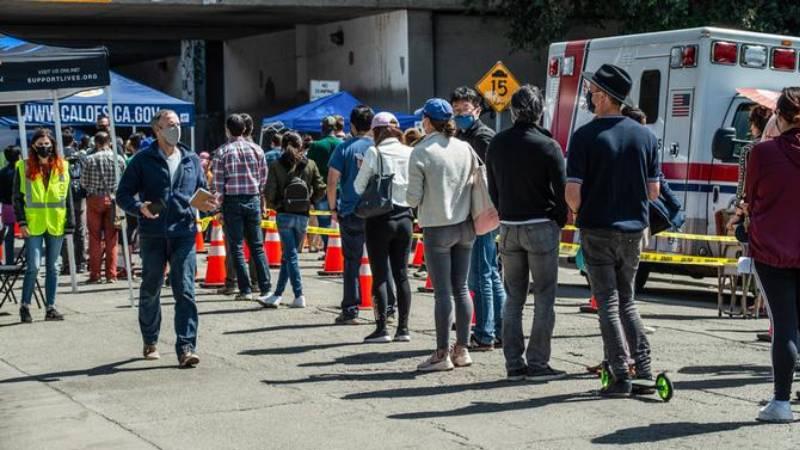 ABD'de yetişkinlerin yarısı en az bir doz aşı oldu