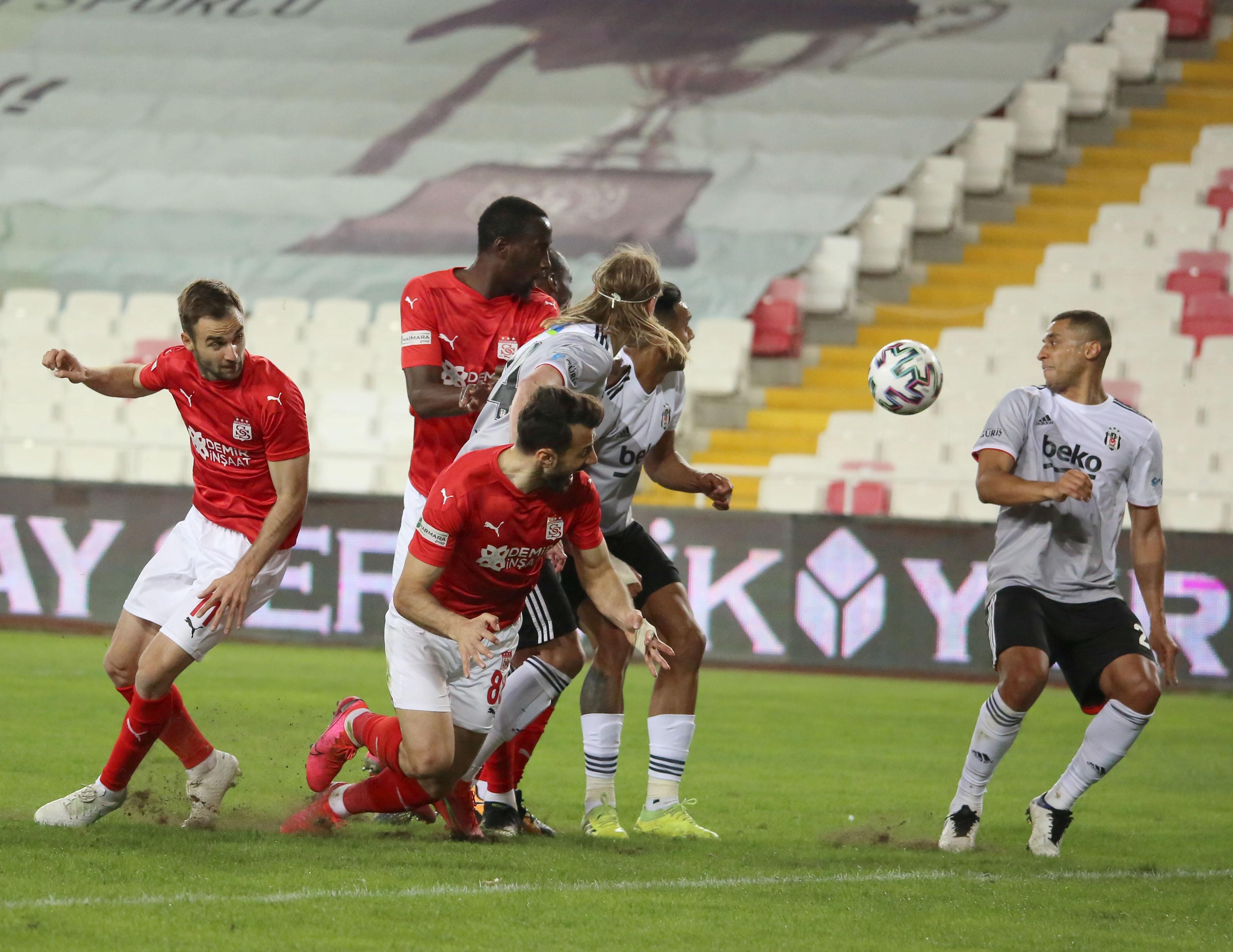 Sivasspor-Beşiktaş maçından kareler