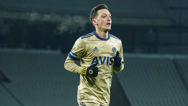 Fenerbahçe, Alanyaspor maç kadrosuna Mesut Özil'i dahil etti