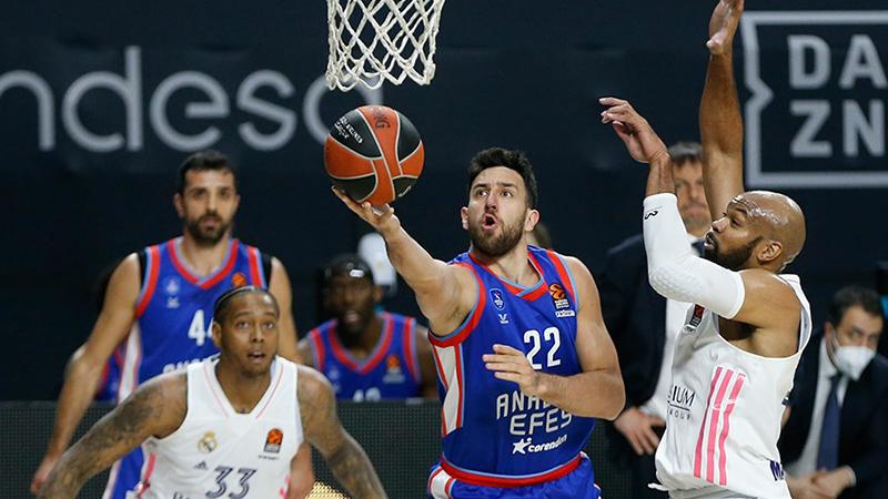 Anadolu Efes, Final Four fırsatını "son çeyrekte" tepti