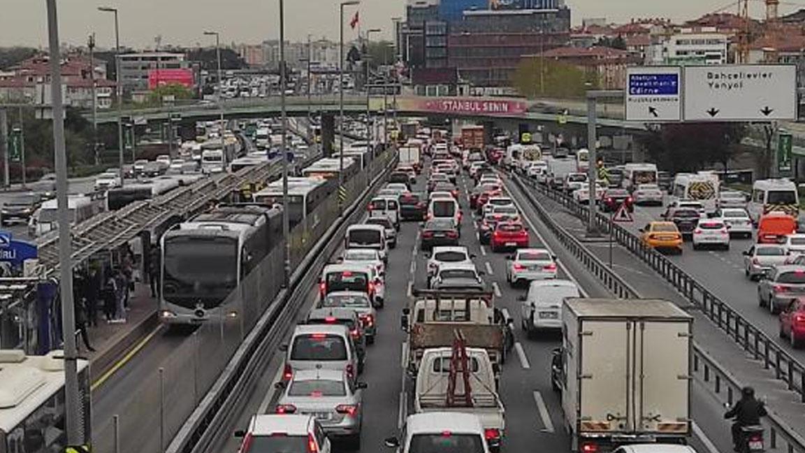 İstanbul'da trafik yoğunluğu saat 18.00 itibarıyla yüzde 78'e ulaştı 