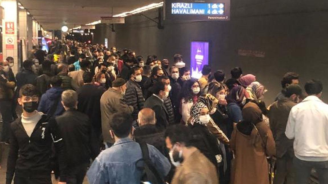 İstanbul'da toplu taşıma araçları ve duraklarda yoğunluk