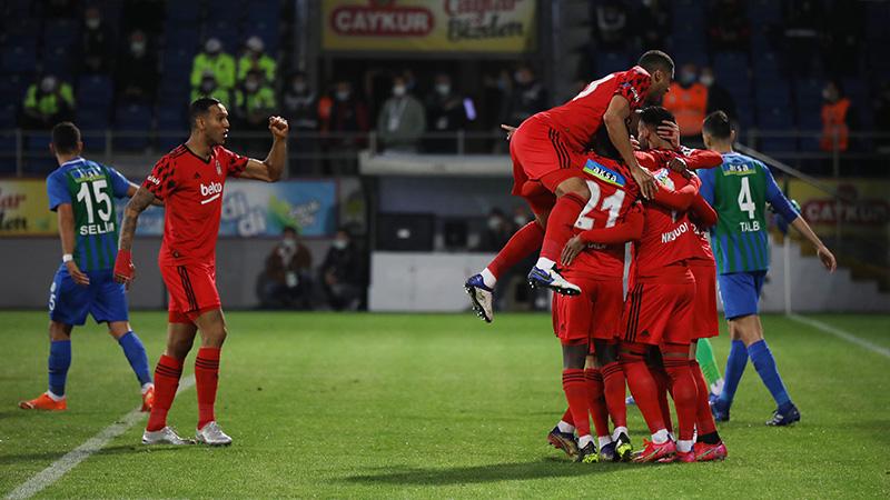 Lider Beşiktaş, Rize'de üç puanı üç golle aldı