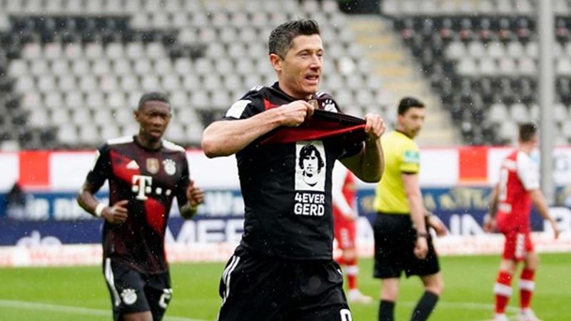 Robert Lewandowski, Gerd Müller'in 49 yıllık rekoruna ortak oldu