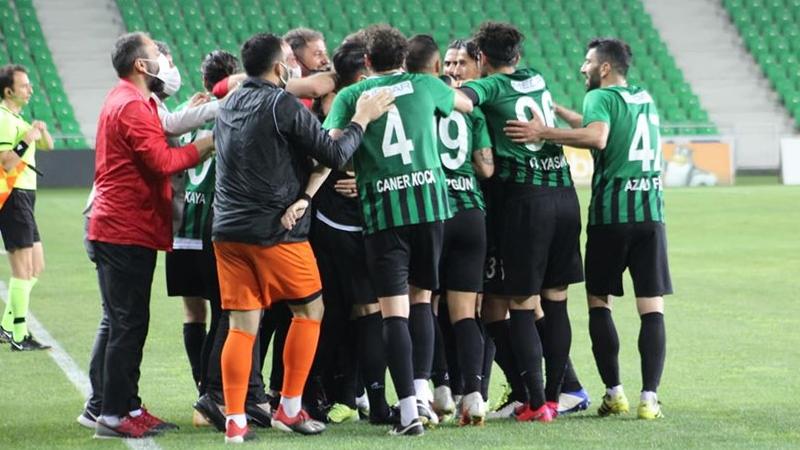 2. Lig'de finalin adı Kocaelispor-Sakaryaspor oldu