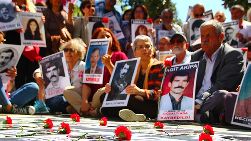 Cumartesi Anneleri'nden "Dünya Kayıplar Günü" mesajı: Kayıp yakınlarına yaşatılan hukuksuzluk ve işkenceye son verme çağrısında bulunuyoruz