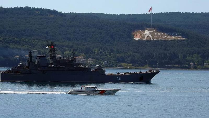 Rus savaş gemisi Çanakkale Boğazı'ndan geçti