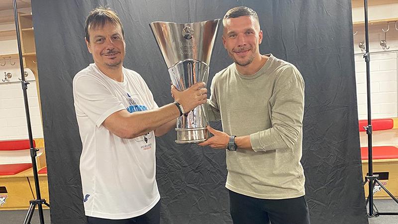 Lukas Podolski'den Ergin Ataman'a: Benim evimde sadece arkadaşlarım kazanabilir