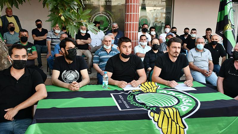 Akhisarspor'da taraftar derneklerinden yönetime istifa çağrısı