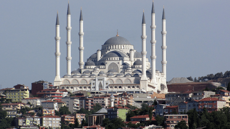 İBB, Çamlıca Tepesi’ne yapılan cami için 290 milyon dolardan fazla harcamış!