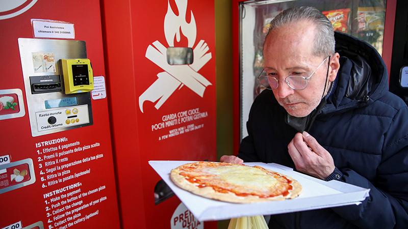 Roma'da otomatlardan pizza satışı başladı