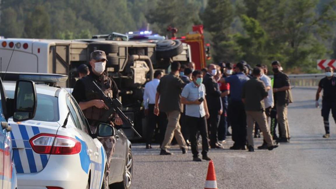 Lösemili öğrencileri taşıyan tur otobüsü devrildi: 4’ü ağır 15 öğrenci yaralandı 