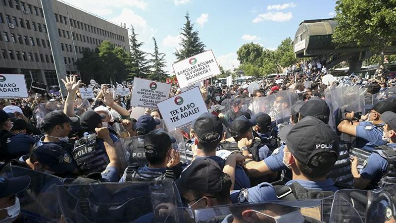 Çoklu baro eylemlerine müdahale eden polisleri eleştiren polis Atasay açığa alındı