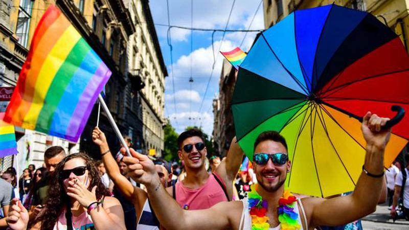 Macaristan'da LGBTİ+ gençlerin haklarına kısıtlama