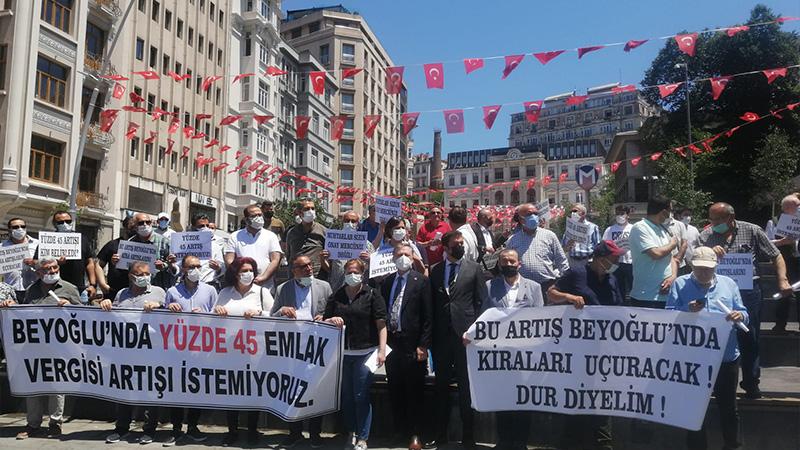 Beyoğlu Belediyesi'nin yüzde 45'lik emlak vergisi zammına protesto