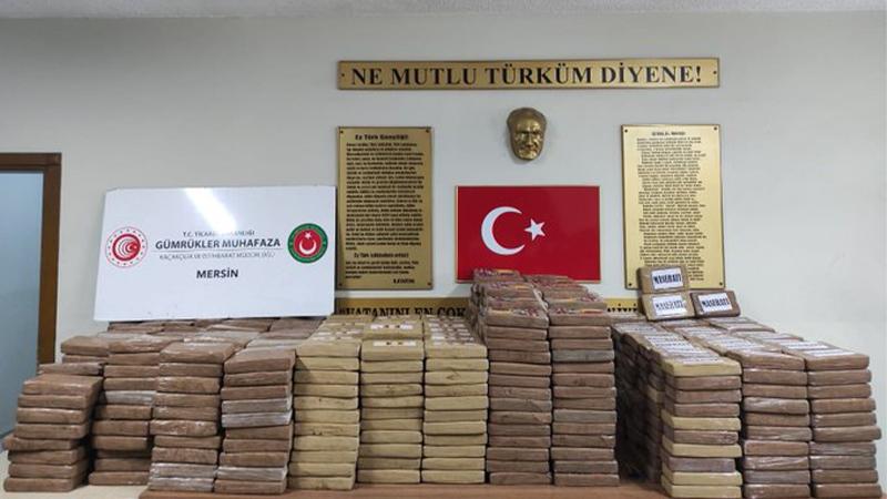 CHP'li Gürsel Tekin, Ticaret Bakanı Muş'a sordu: Mersin Limanı'nda muz kutularında yakalanan 1 ton kokain kime gidiyordu?