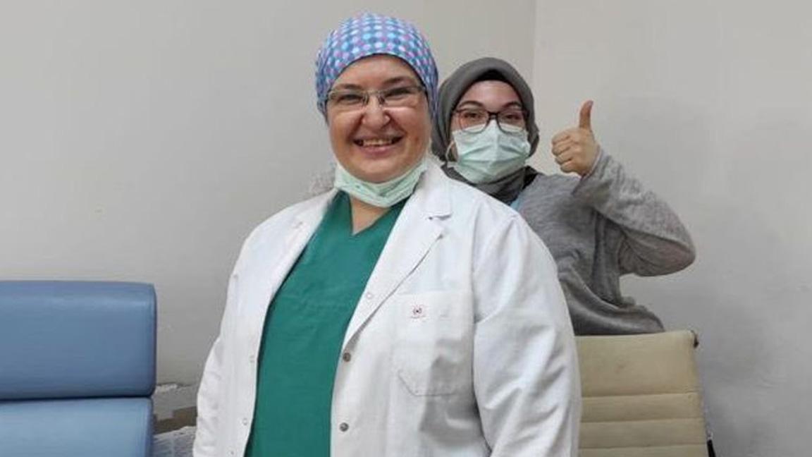 Sağlık Bakanı Koca, 40 milyonuncu aşıyı yapan doktoru paylaştı