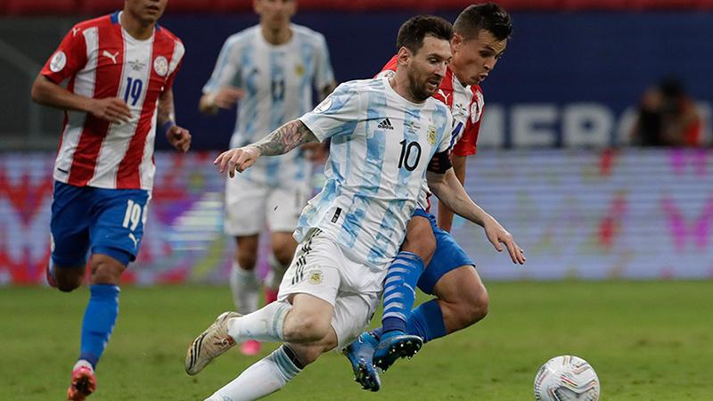 Messi rekora ortak oldu; Arjantin çeyrek final biletini kaptı