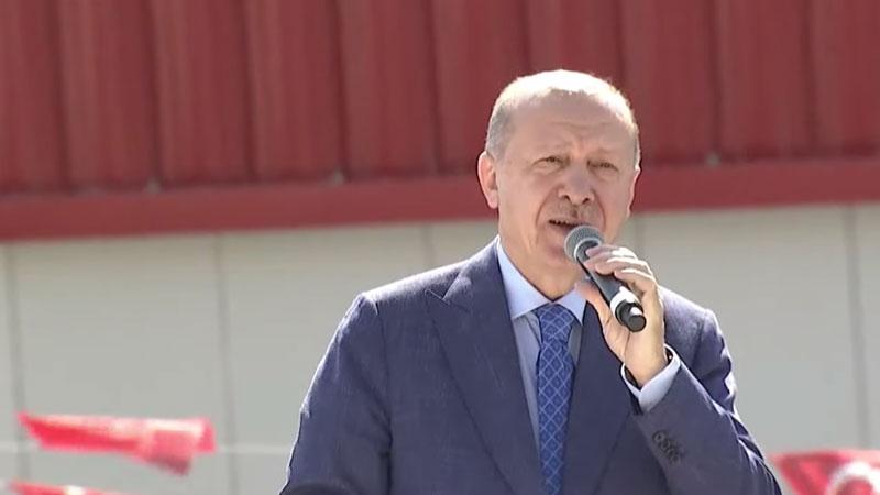 Erdoğan: Milletin gönlüne girmeye çalışmak yerine gözünü dışarıya diken bu zihniyete rağmen ülkemizi güçlendirmeye biz devam edeceğiz