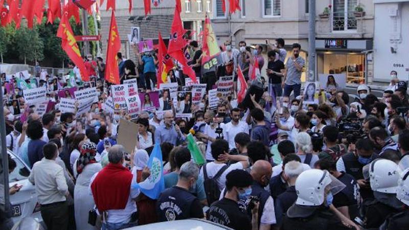 HDP'nin basın açıklamasına polis müdahalesi