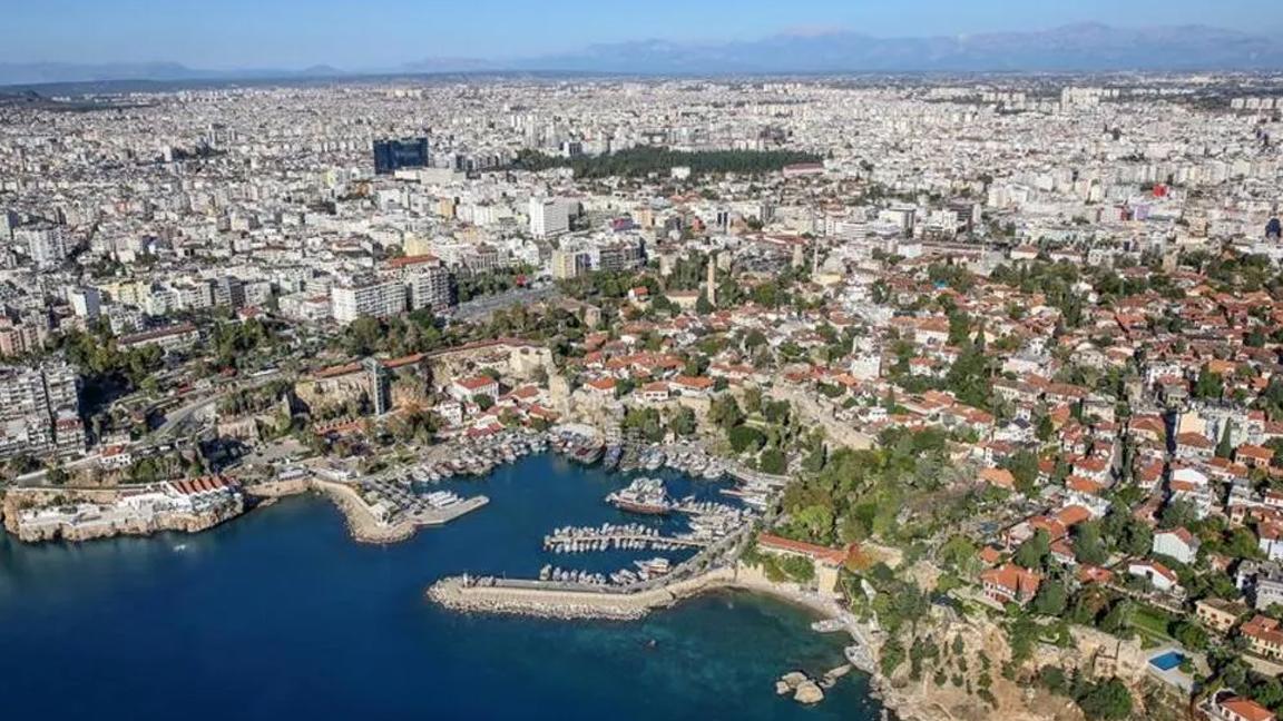 Antalya'da haziran ayında yabancılara 906 konut satıldı