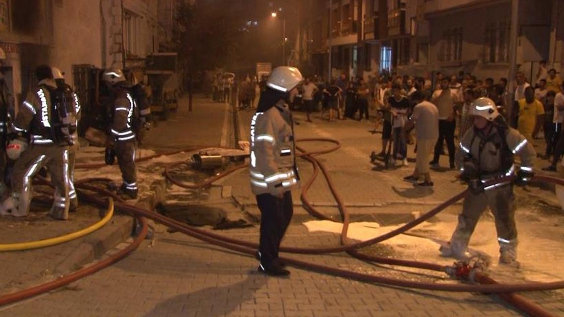 Esenyurt'ta oto döşeme dükkanında yangın 