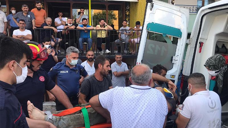 İSKİ'nin kanalizasyon çalışması sırasında meydana gelen göçük altında kalan işçi kurtarıldı 