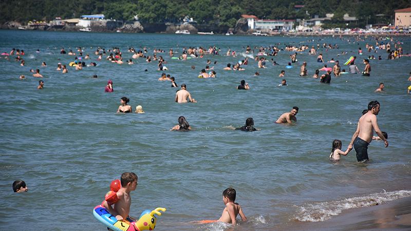 Bartın'ın İnkumu beldesi, tatilci yoğunluğu nedeniyle araç girişine kapatıldı