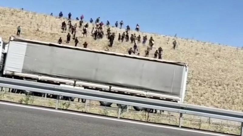 Karar yazarı Oğur: Afganlar TIR’dan neden Niğde'de indi?