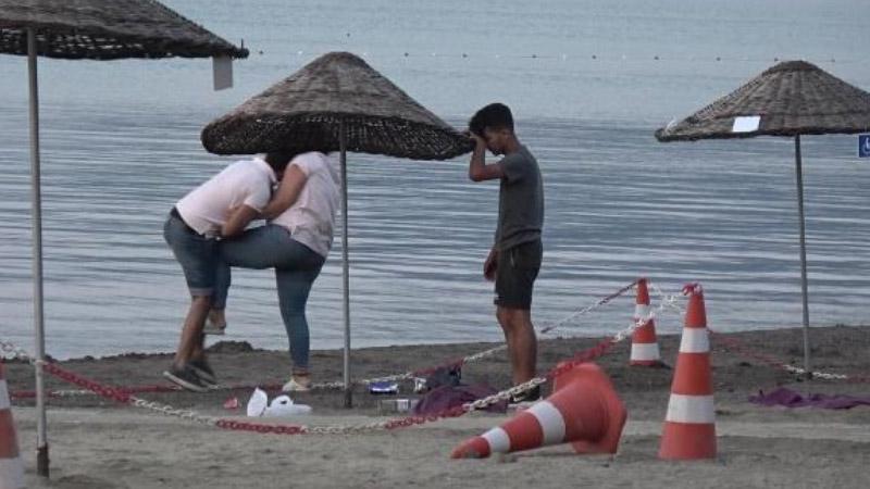 Marmaris'te halk plajında bir kadın ve bir erkek birbirine girdi!