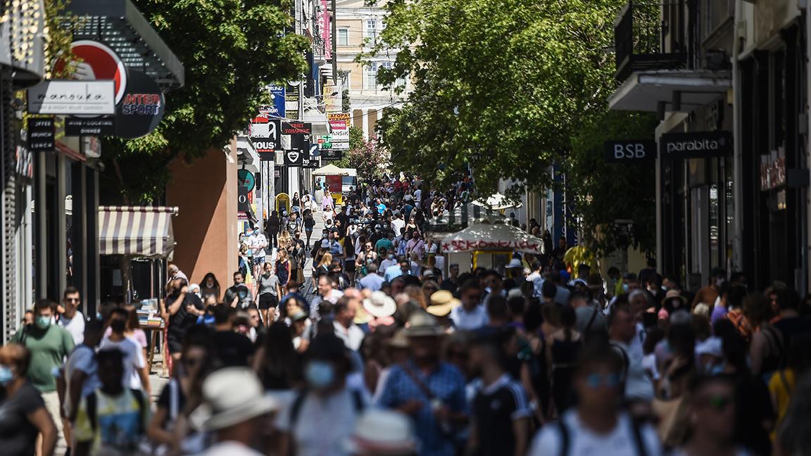 Yunanistan'da artan Koronavirüs vakaları, kısıtlamaları sertleştirdi 