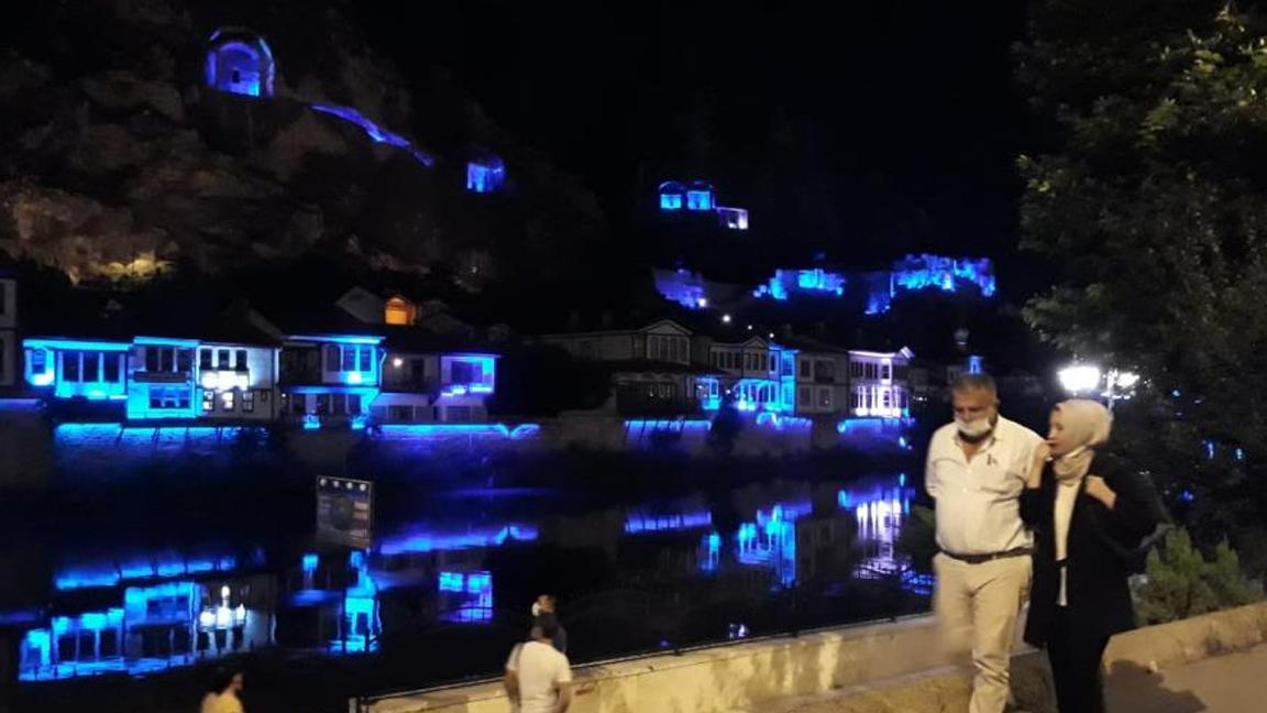 Amasya, aşı tablosunda mavi kategoriye girince şehir maviye büründü 