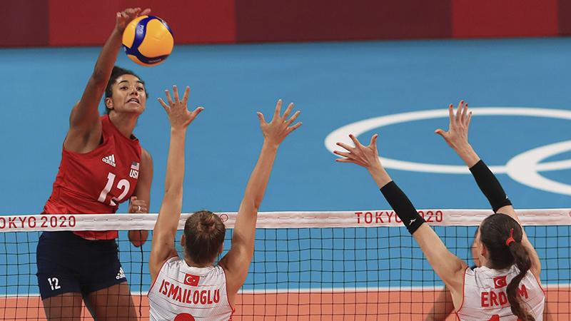 A Milli Kadın Voleybol Takımı, Tokyo 2020'deki üçüncü maçında ABD'ye son sette kaybetti