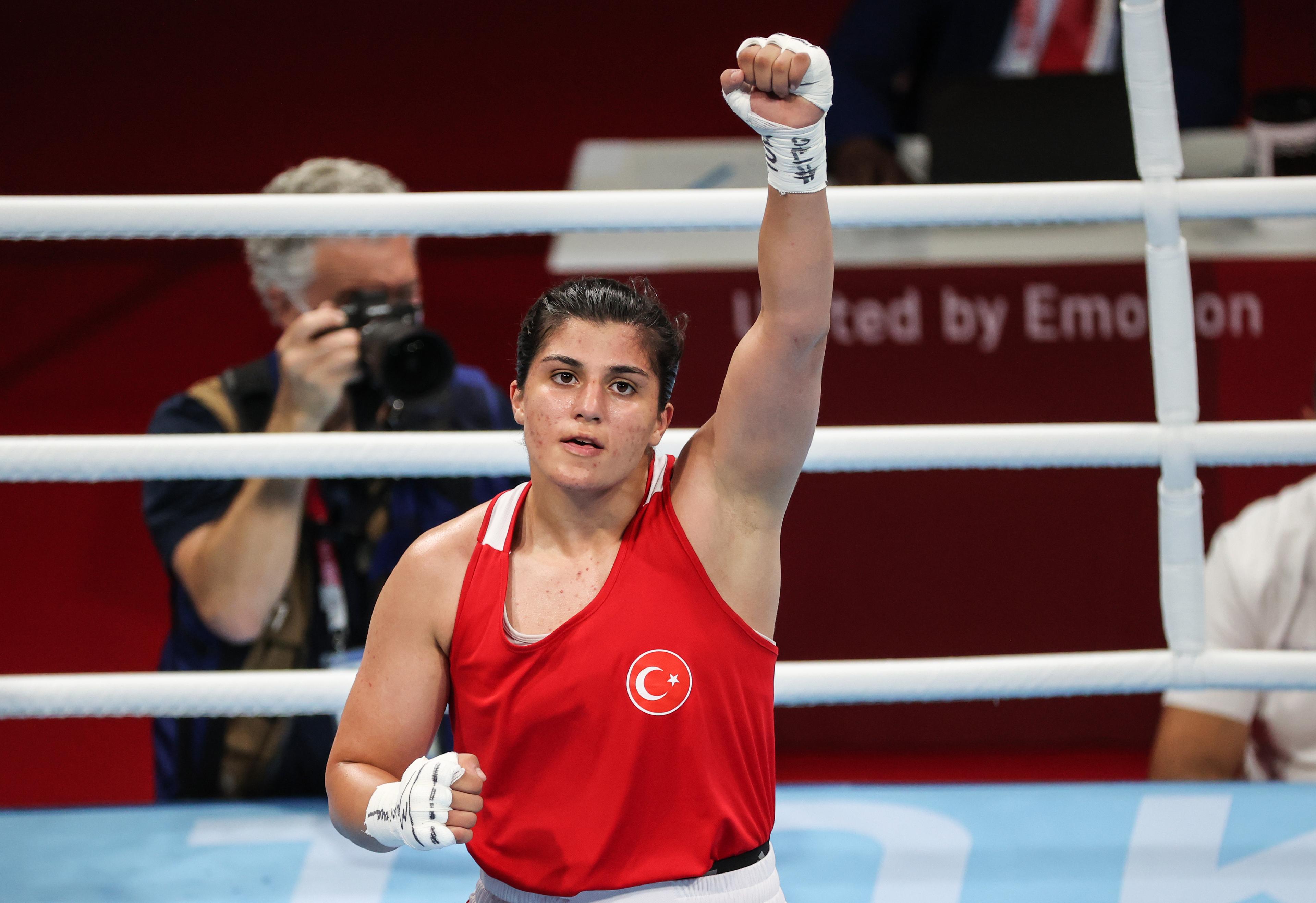 Tokyo 2020 | Milli boksör Busenaz Sürmeneli, olimpiyat madalyasını garantiledi