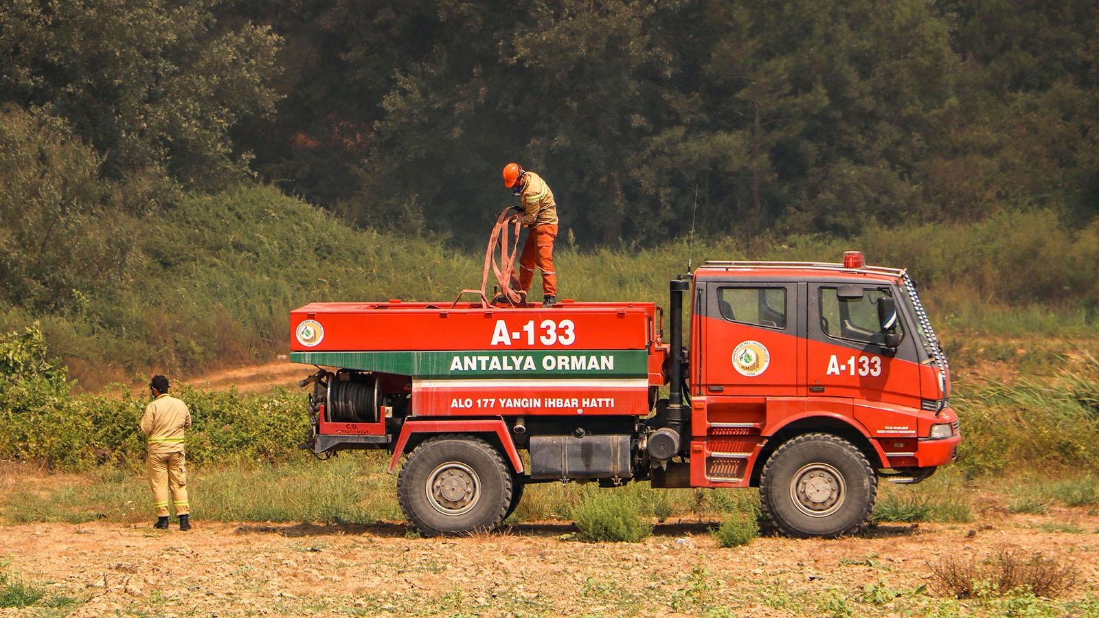 Orman Müdürlüğü: 71 orman yangınından 57'si kontrol altına alındı; devam eden 14 yangına müdahale sürüyor