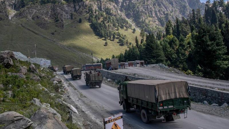 Hindistan ve Çin, sınırın gerginlik yaşadıkları bölgesinden askerlerini çekti