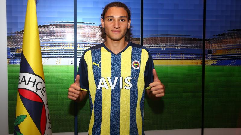 Fenerbahçe, Emir Ortakaya'yı renklerine bağladı